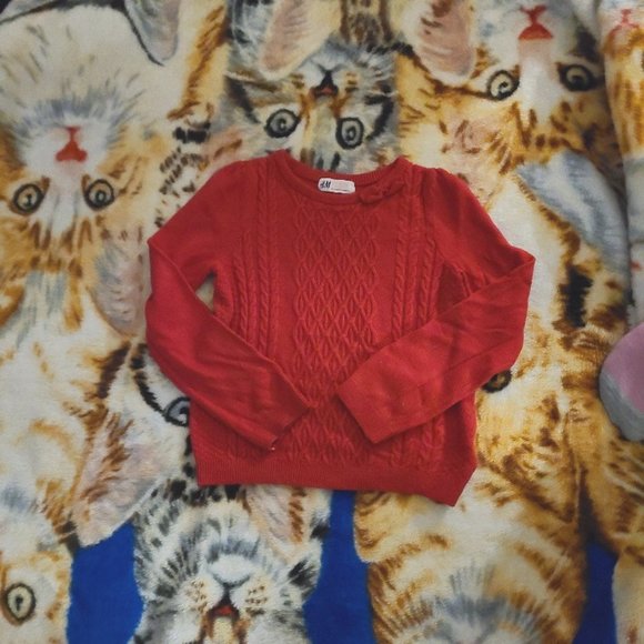 H&M girl's red sweater Size 6-8Y - Picture 1 of 2